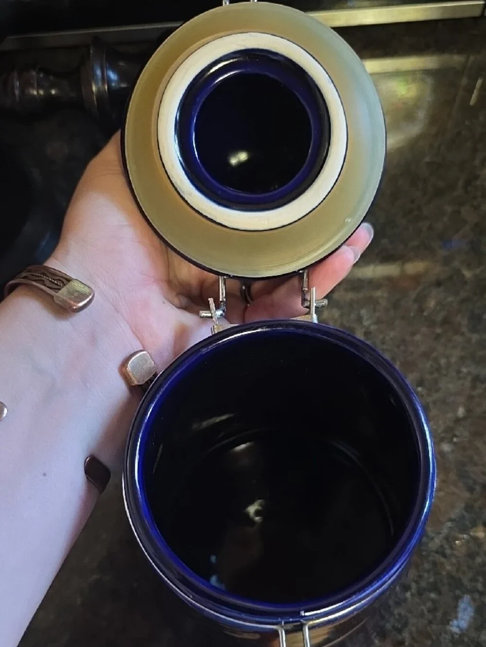 GANZ glossy dark